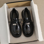 Damen modische Schnürschuhe mit blockartigem Absatz und eleganter Schnallenverzierung