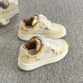 Damen Sportliche Sneakers mit verspieltem Karomuster und tierischen Akzenten