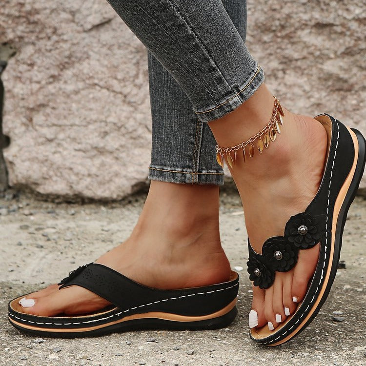 Damen Komfortable und dekorative Zehentrenner-Sandalen mit Blumendetails R&B