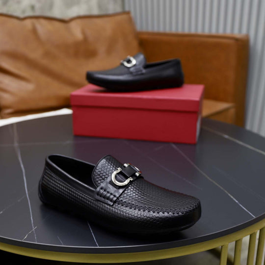 Damen Mokassin mit geflochtenem Leder und modischem Schnallen-Detail R&B