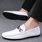 Damen Mokassins mit stilvollem Kettendetail