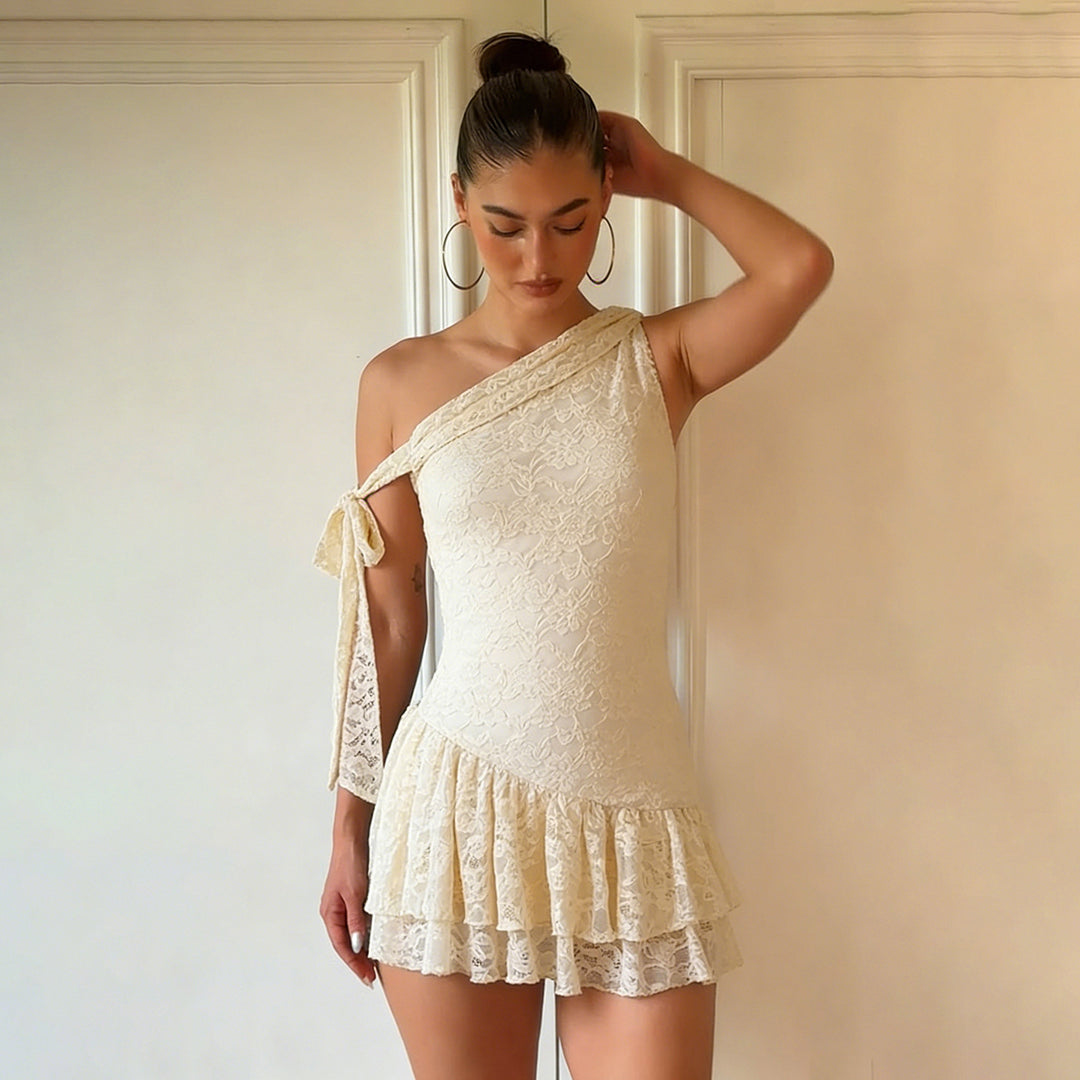 Damen Kleid mit asymmetrischem Spitzenbesatz und voluminösem Rüschensaum R&B