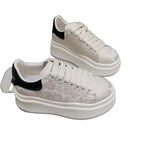 Damen Sneakers mit elegantem floralem Design und dicker Laufsohle