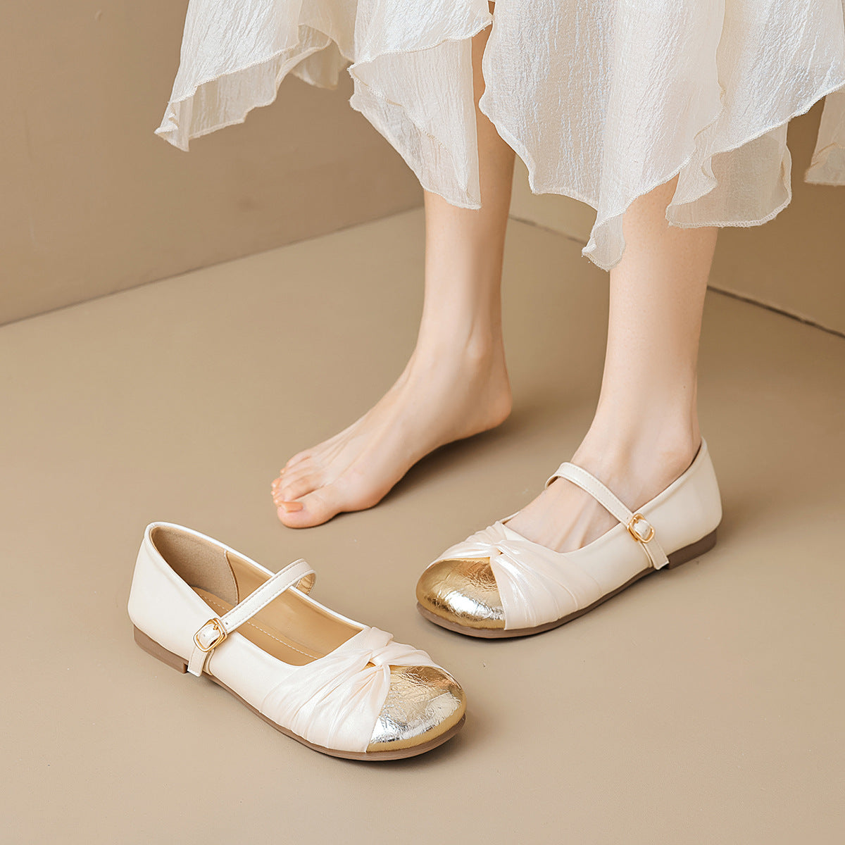 Damen Ballerinas mit schimmerndem Metalleffekt und elegantem Riemchen
