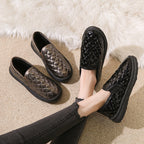 Damen gefütterte Slip-On Hausschuhe mit rutschfester Sohle und modischem Steppdesign