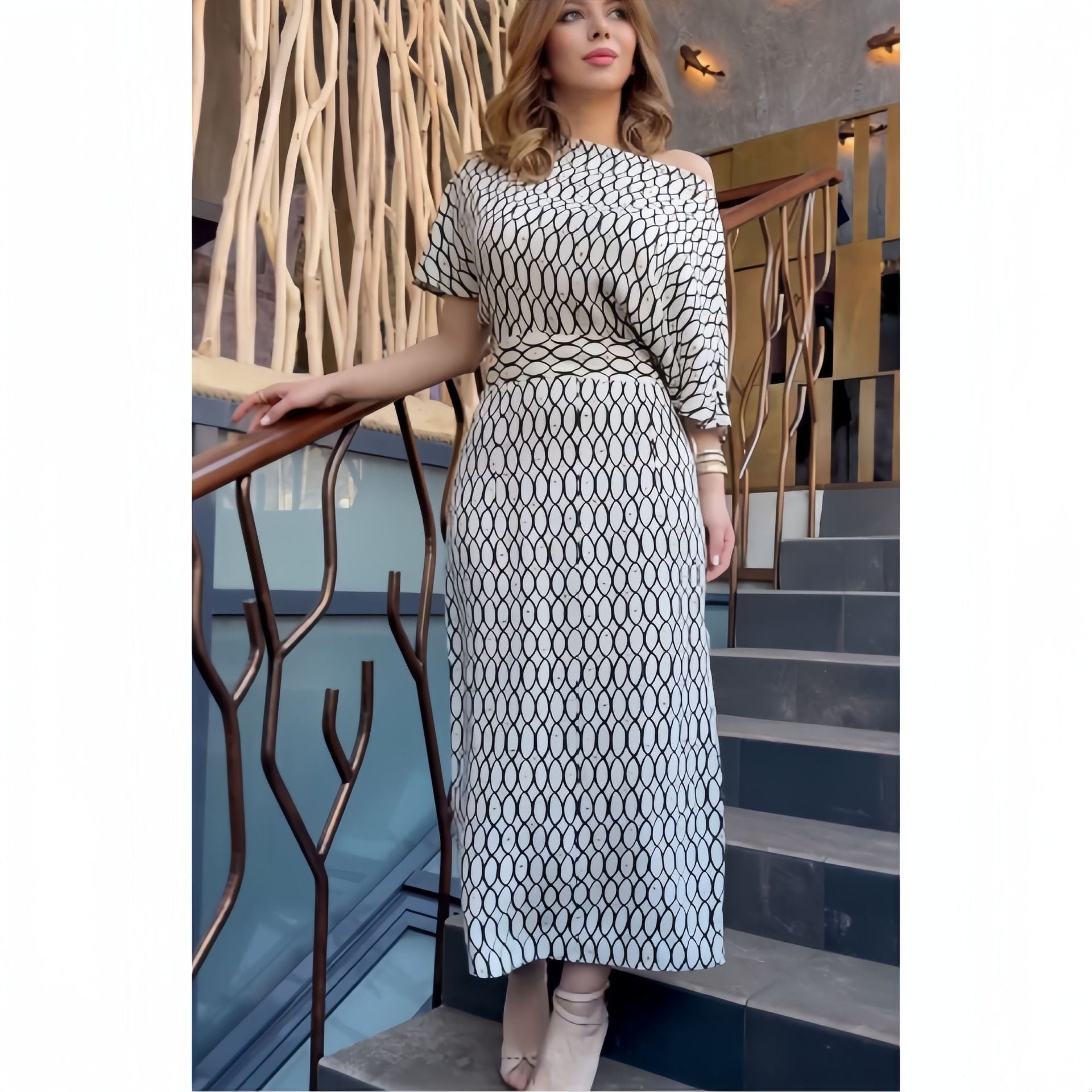 Damen Elegantes Maxikleid mit asymmetrischem Schnitt und strukturiertem Muster R&B