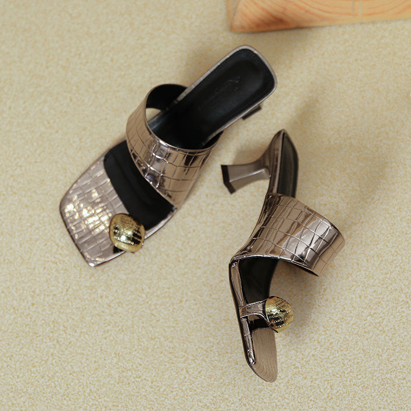 Damen Elegante Slides mit modischem Schlangenleder-Design und dekorativem Schmuck