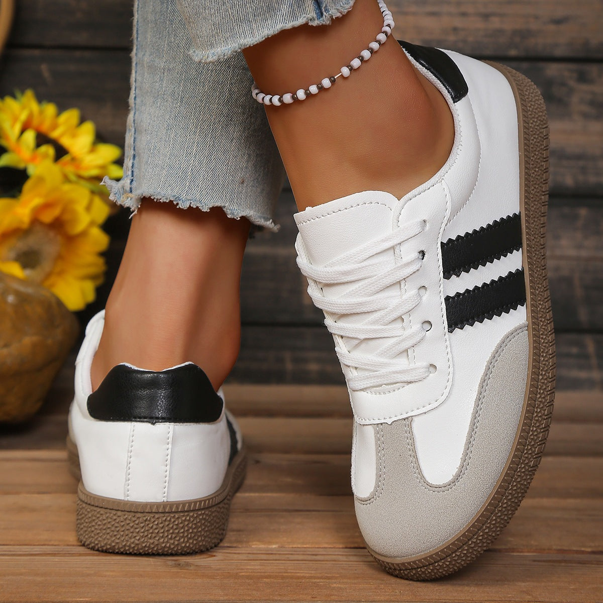 Damen Sneakers im sportlichen Retro-Stil mit kontrastierenden Details R&B