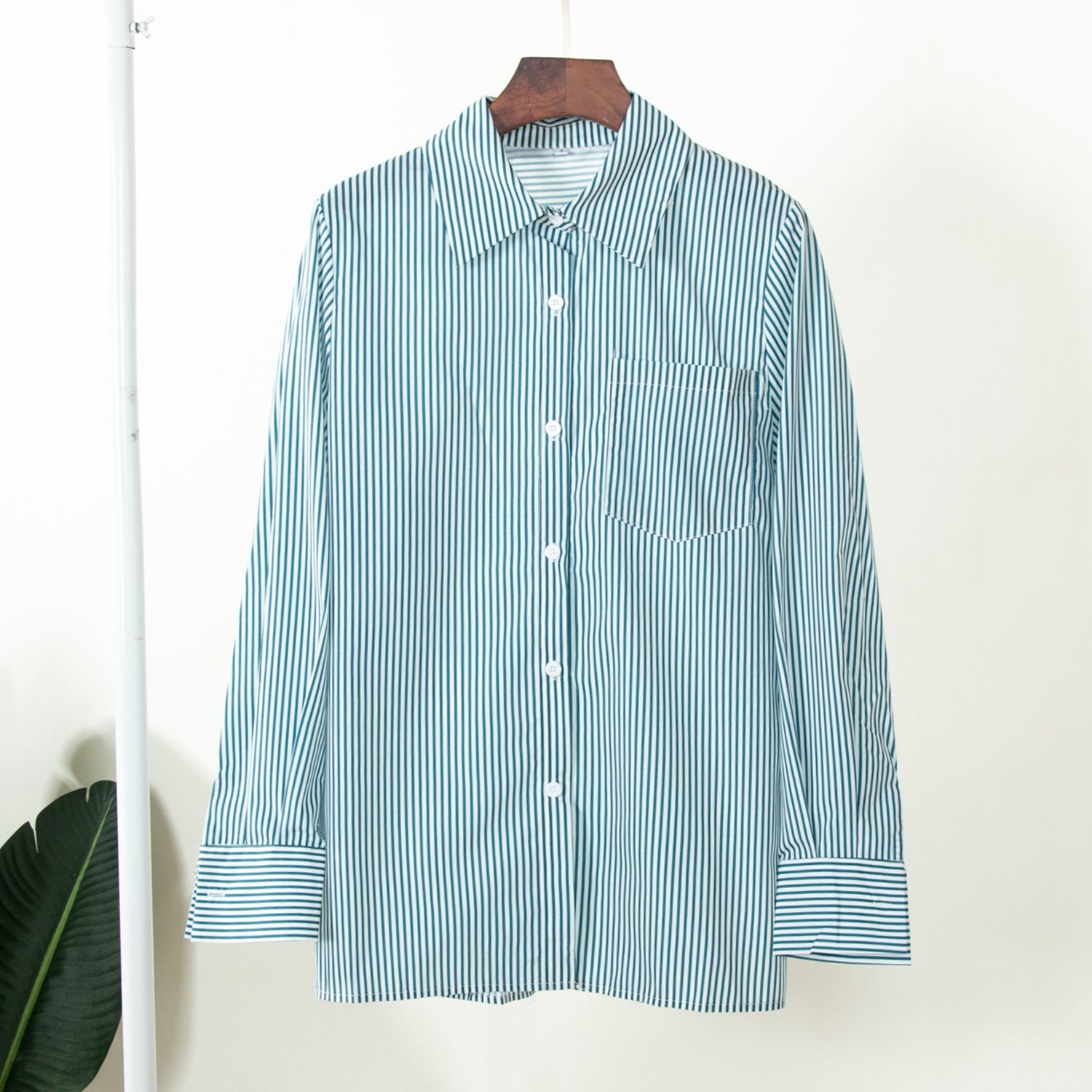 Damen Elegante, gestreifte Bluse mit klassischem Kragen und Taschen R&B