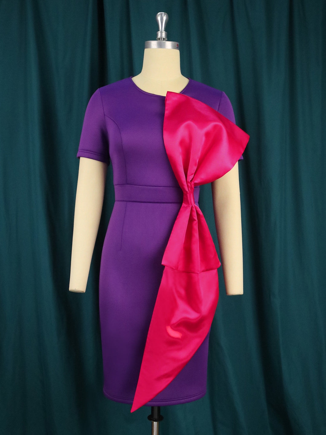 Damen Etuikleid mit auffälligem Rüschendetail R&B