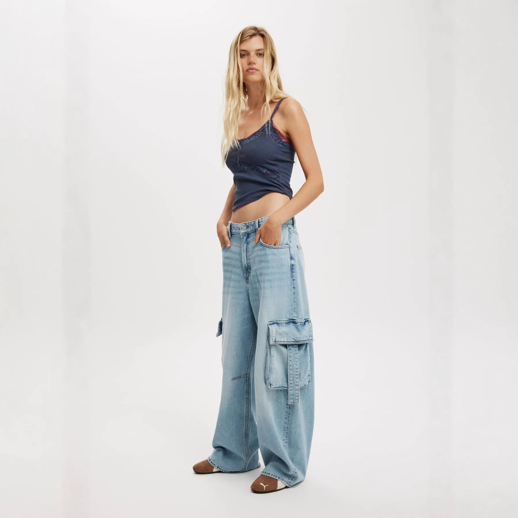 Damen Weite Cargo-Jeans mit praktischen Seitentaschen