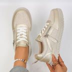 Damen Sportliche Sneaker mit glänzendem Obermaterial und praktischem Reißverschluss R&B