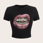 Damen Crop-T-Shirt mit kreativem Grafikdesign und einzigartigem Statement R&B