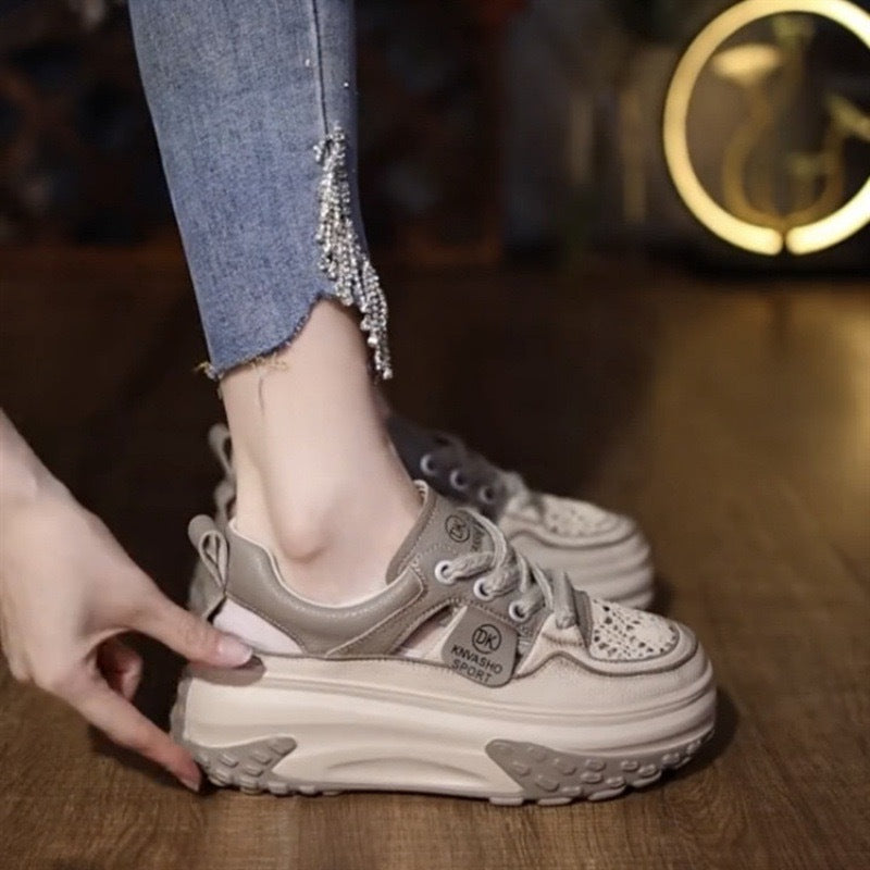 Damen Modische Sneaker mit luftigen Lochungen und dämpfender Laufsohle