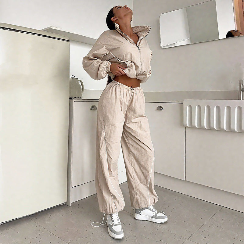 Damen Sportliche Oberbekleidungs-Kombination mit Windjacke und weiteren Beinkleid R&B