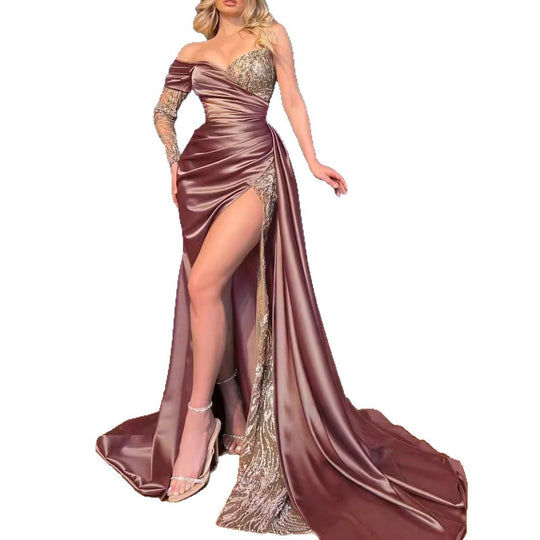 Damen Glamouröses Abendkleid mit schimmernden Pailletten und hohem Schlitz R&B