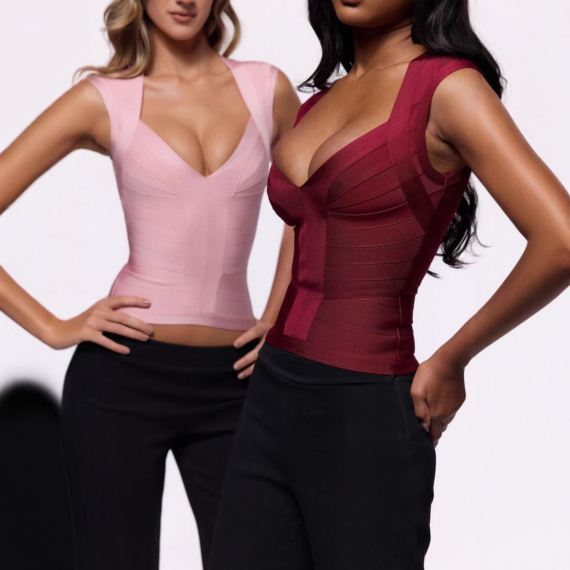 Damen figurformendes Top mit R&Brnem V-Ausschnitt und hochwertigem Material R&B