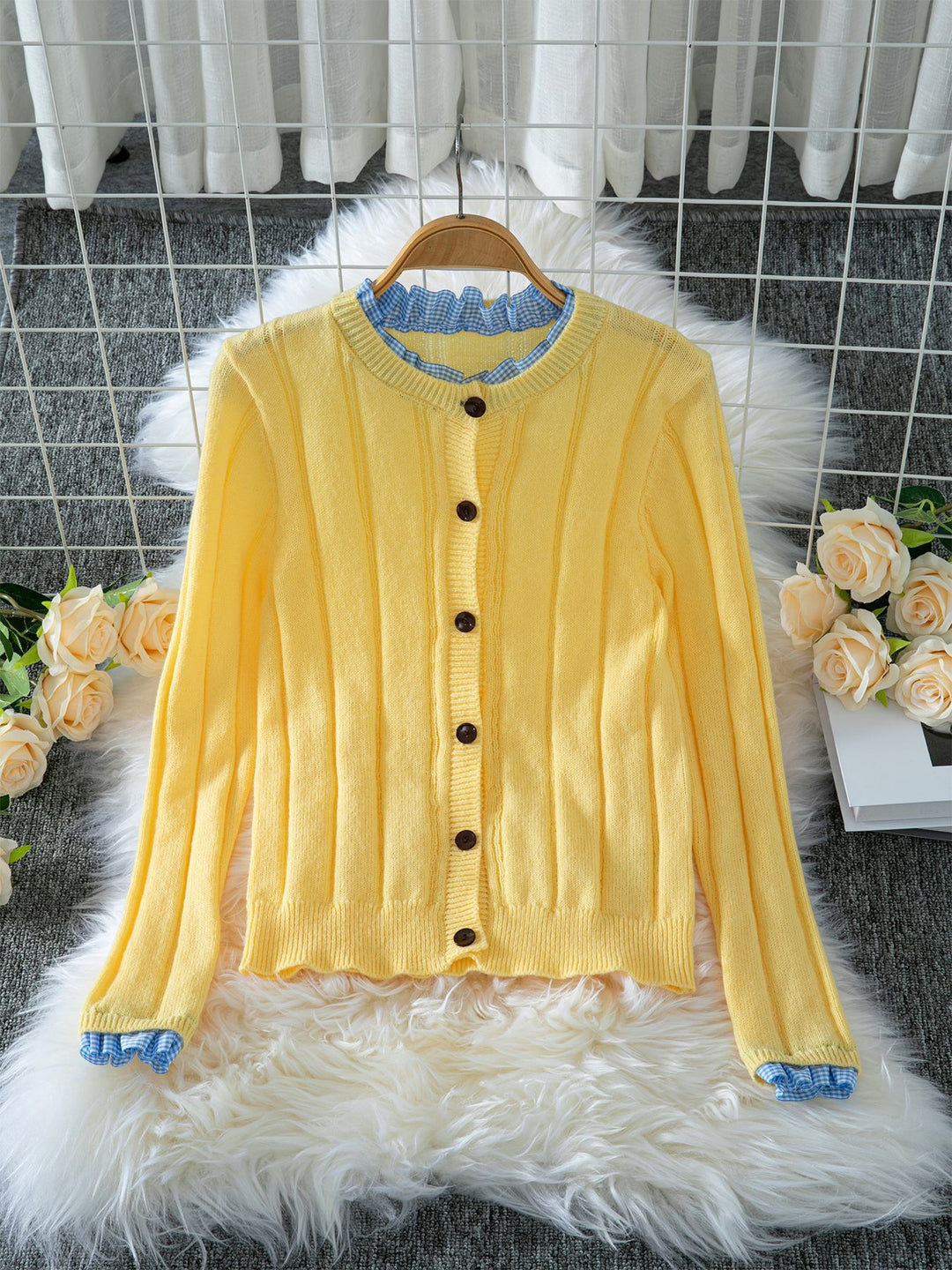 Damen Leichte Strickjacke mit hübschen Rüschendetails R&B
