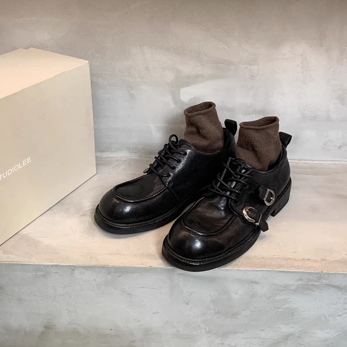 Herren Schnürstiefel mit Dekorativem Riemen von