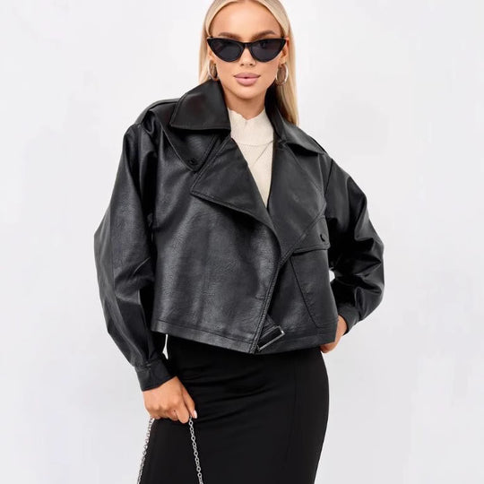 Damen Cropped Bikerjacke aus Kunstleder mit oversized Schnitt und strukturierten Details R&B