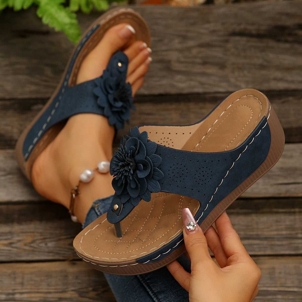 Damen Komfortable Sandalen mit Blumenapplikationen R&B