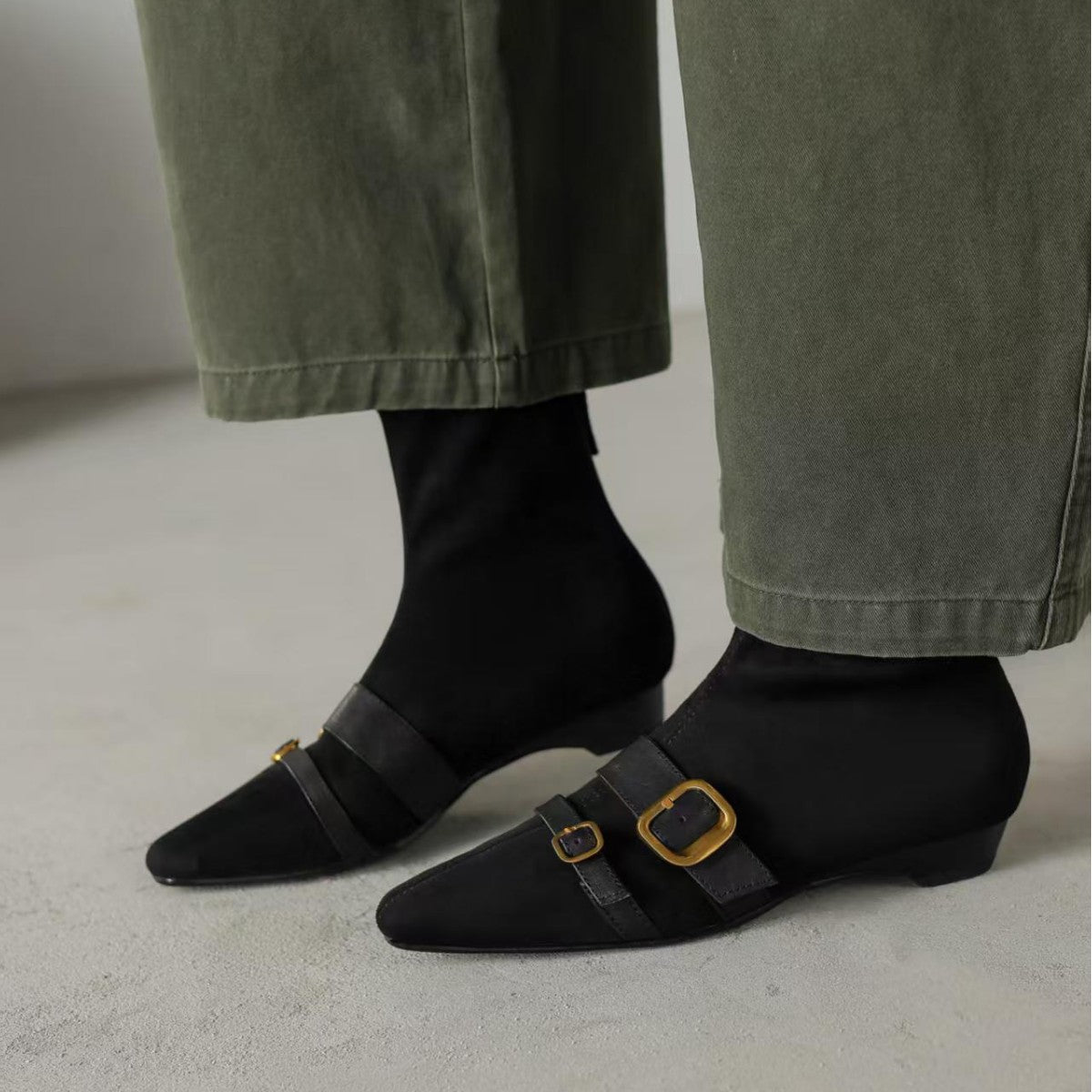 Damen Ankle Boots mit elegantem Riemen und spitz zulaufendem Design