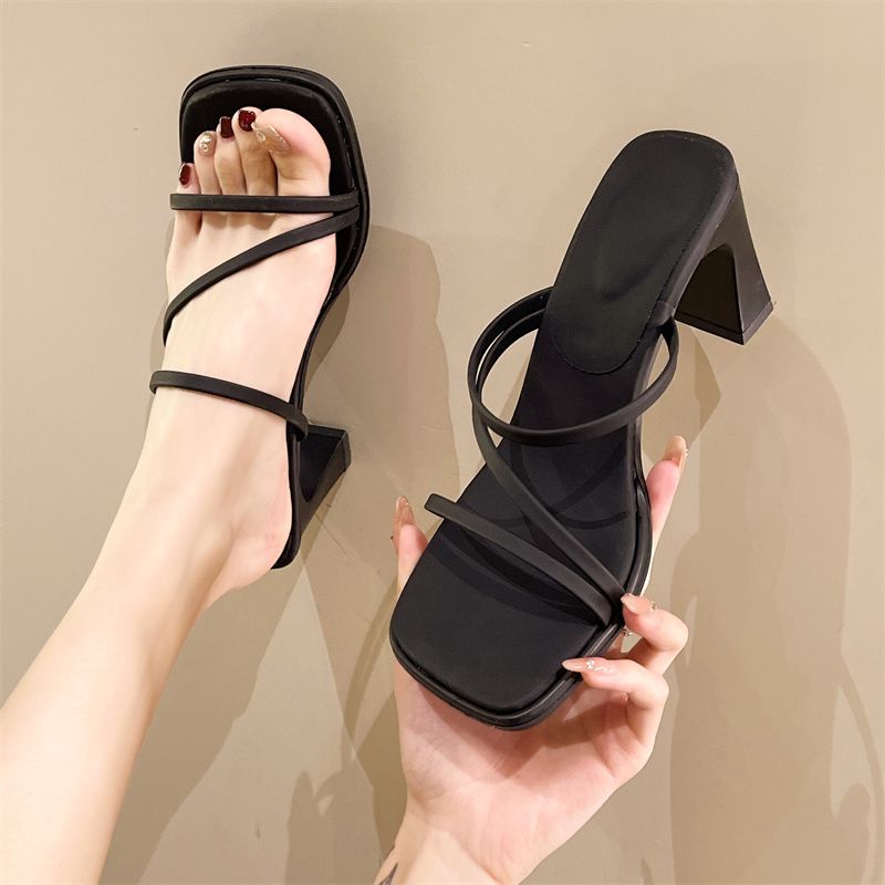 Damen elegante Sandaletten mit schickem Blockabsatz und feinen Riemchen R&B