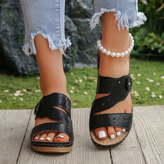 Damen Bequeme Sommer-Pantoletten mit eleganter Perforation R&B