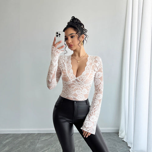 Damen nan tailliertes Spitzen-Langarmoberteil mit geschwungenem V-Ausschnitt, floraler Transparenz und ausgestellten Manschetten R&B