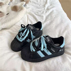 Damen Sneakers im sportlichen Retro-Design mit auffälligen Schnürsenkeln R&B