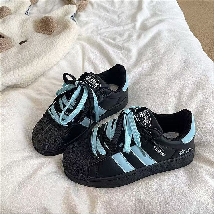 Damen Sneakers im sportlichen Retro-Design mit auffälligen Schnürsenkeln R&B