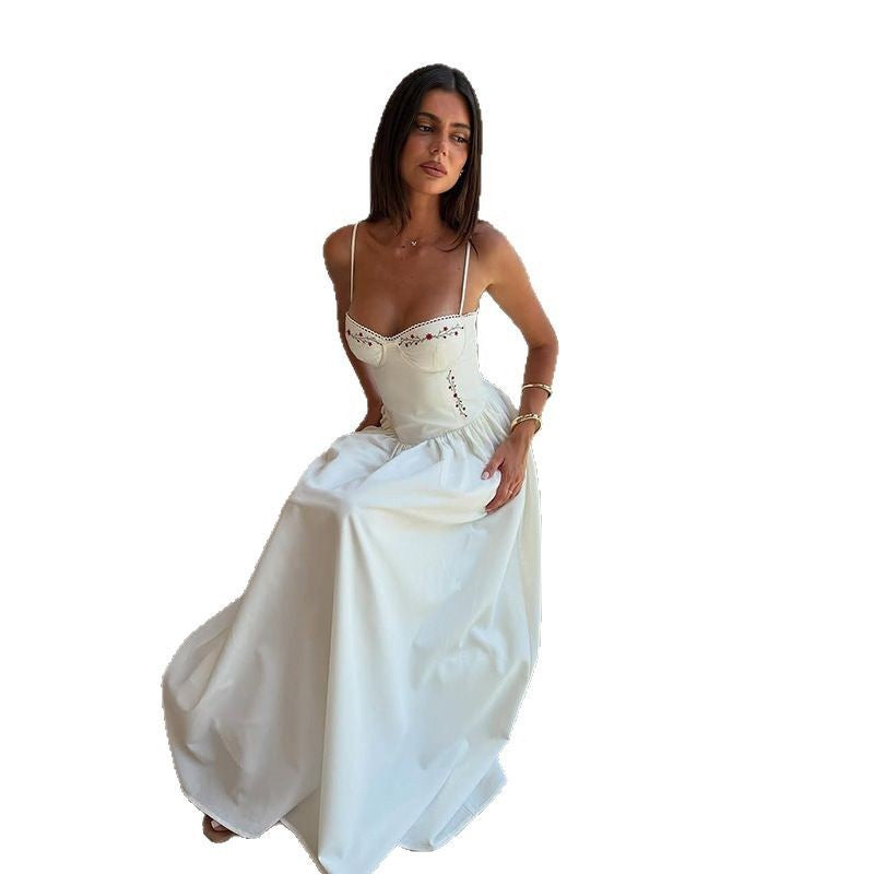 Damen Midikleid mit dekolletiertem Oberteil und dekorativen Knöpfen R&B