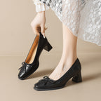 Damen elegante Pumps mit modischer Schleife und klassischer Perforation