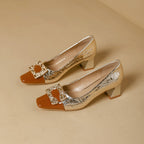 Damen elegante Pumps mit funkelndem Schmuckdetail und Absatz