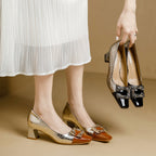 Damen elegante Pumps mit funkelndem Schmuckdetail und Absatz