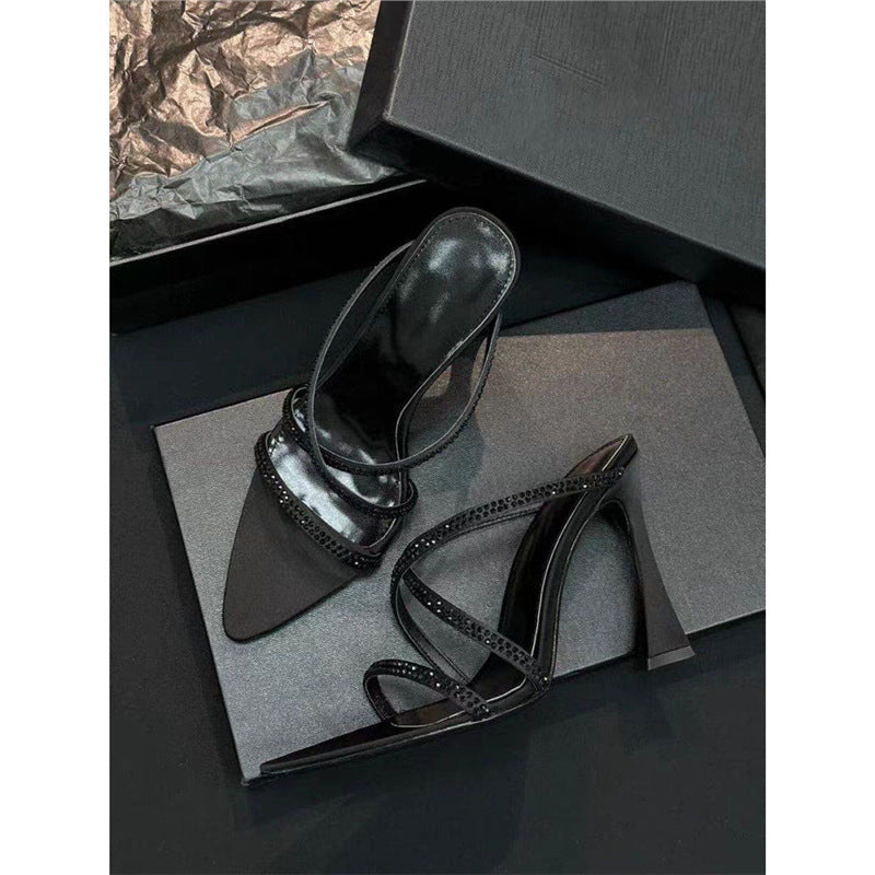 Damen elegante Absatzsandalen mit modischem Riemendesign und funkelnden Strassakzenten R&B