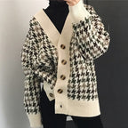 Damen Strickjacke mit modernen Zopfmuster und Holzknöpfen R&B