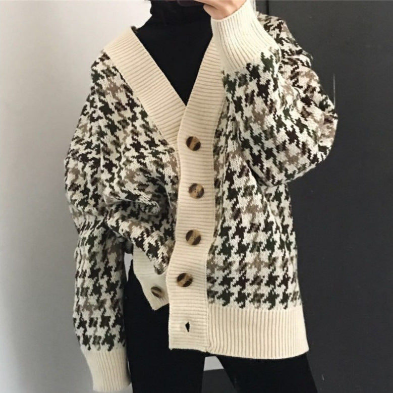 Damen Strickjacke mit modernen Zopfmuster und Holzknöpfen R&B