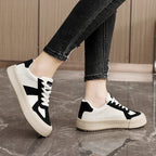 Damen Sportliche Sneakers mit kontrastierenden Materialien R&B