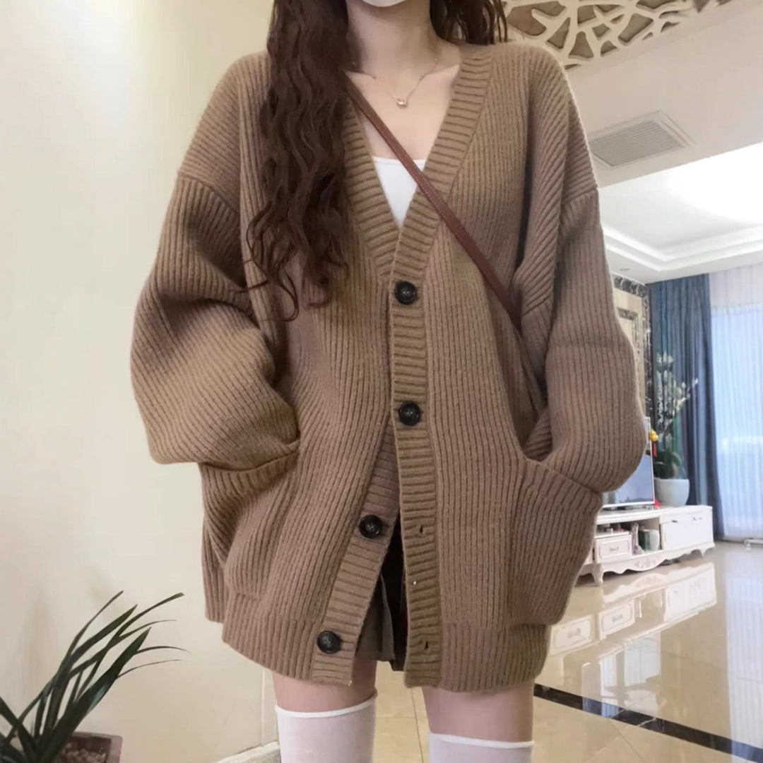 Damen Grobstrickjacke mit großen Taschen und Knopfdetails R&B