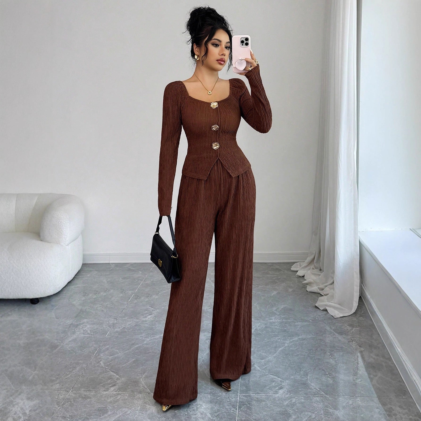 Damen nan tailliertes Blusen- und Hosen-Set aus Crinkle-Plissee mit Puffärmeln und Zierknöpfen R&B