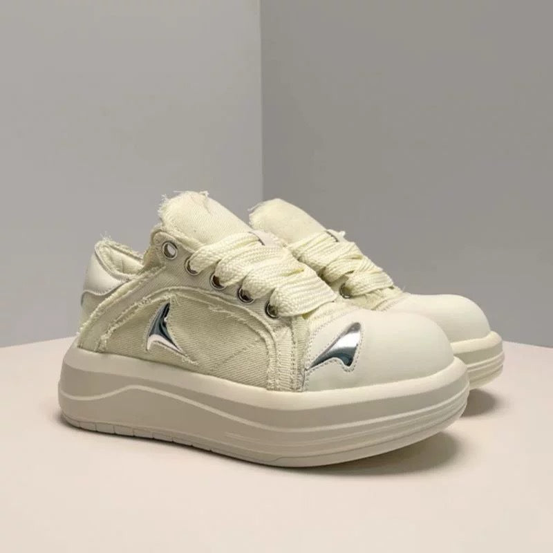Damen Hochwertige Sneaker mit innovativer Schnürdetails und bequemer Dämpfung