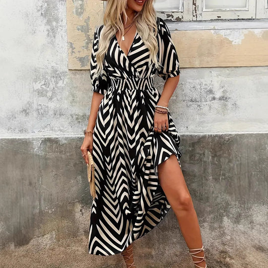 Damen Langes Wickelkleid mit modernem Muster und Rüschendetails R&B