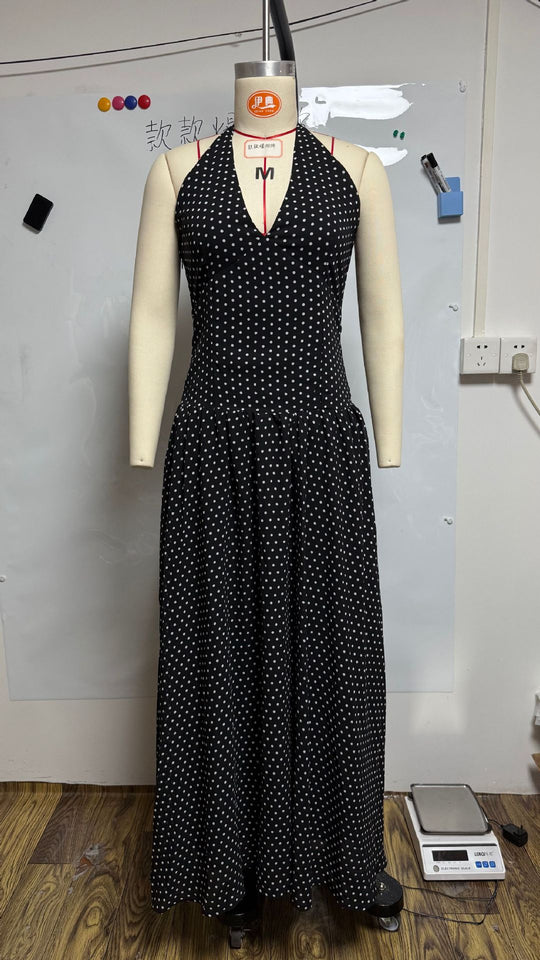 Damen nan langes Neckholderkleid mit tiefem V-Ausschnitt, taillierter Empire-Naht und schwingendem Stufenrock R&B