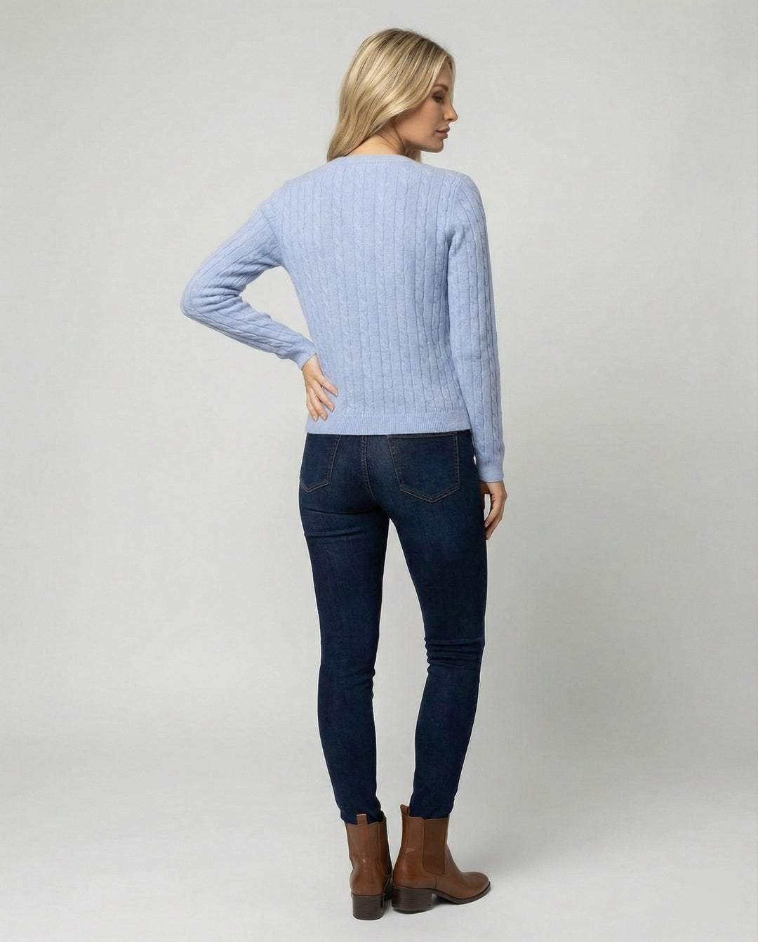 Damen kurzes Zopfmuster-Cardigan mit Rundhalsausschnitt und minimalistischer Knopfleiste R&B