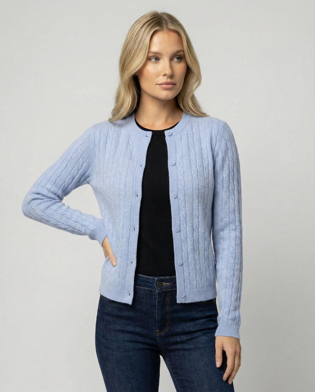 Damen kurzes Zopfmuster-Cardigan mit Rundhalsausschnitt und minimalistischer Knopfleiste R&B