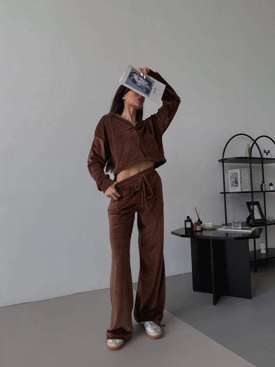 Damen Velours Freizeitanzug mit cropped Oberteil und weitem Bein R&B