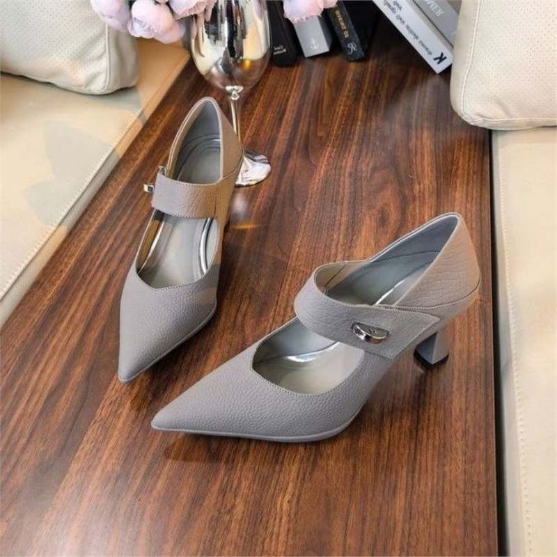 Damen elegante Pumps mit modischem Riemchen R&B