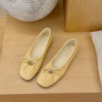 Damen elegante Ballerinas mit geschmeidigem Glanz und dekorativem Schleifchen