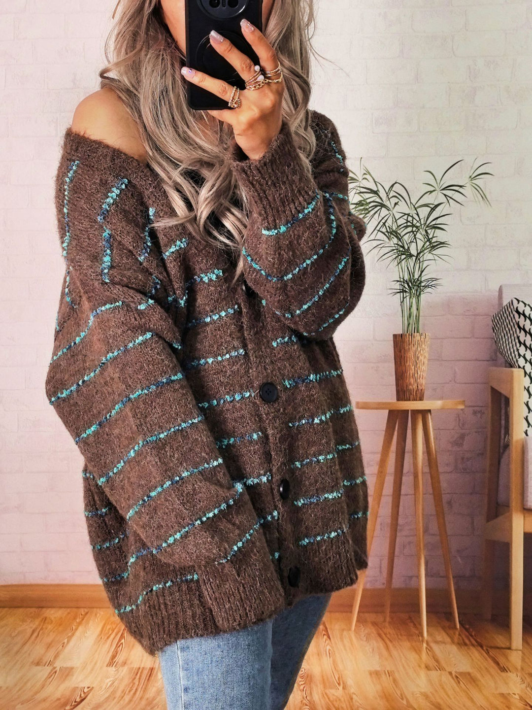 Damen Grobstrickjacke mit modischen Kontraststreifen und eleganten Knopfdetails R&B